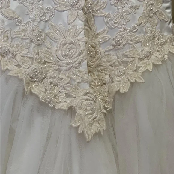 Signature Cream White Lace Sleeveless A-Line Maxi Wedding Dress - Picture 8 of 9